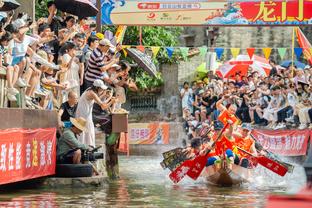 魔术师：现联盟是统治级中锋&大前锋主导的 比如约帝字杜卡眉塔